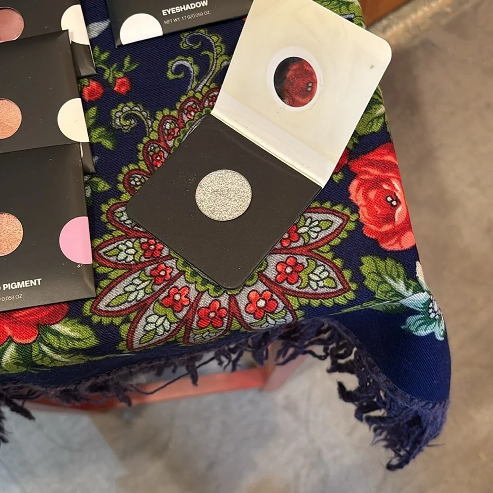 Unhidden Beauty Eyeshadow NWT Unsealed You Get 13 Shadows